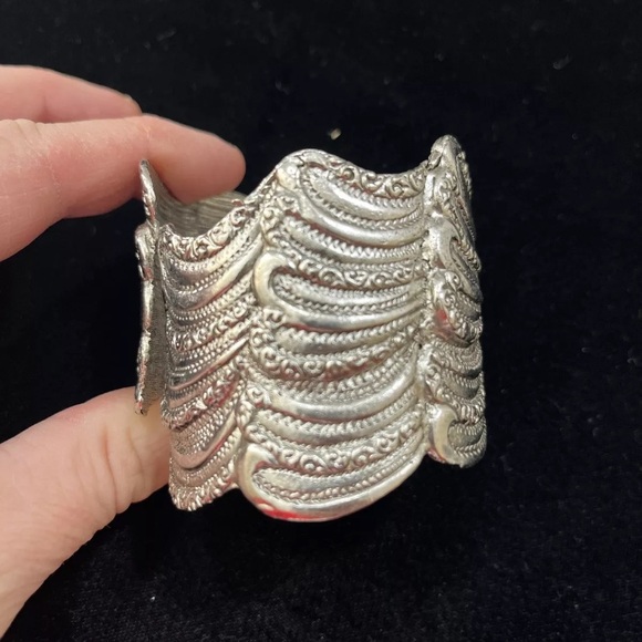 Vintage Pauline Rader Hinged Silver Tone Cuff Bracelet - Picture 2 of 8